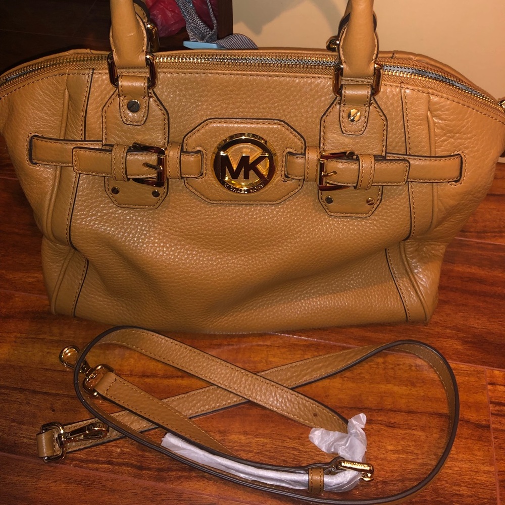 Michael kors leather tote with shoulder belt NWT